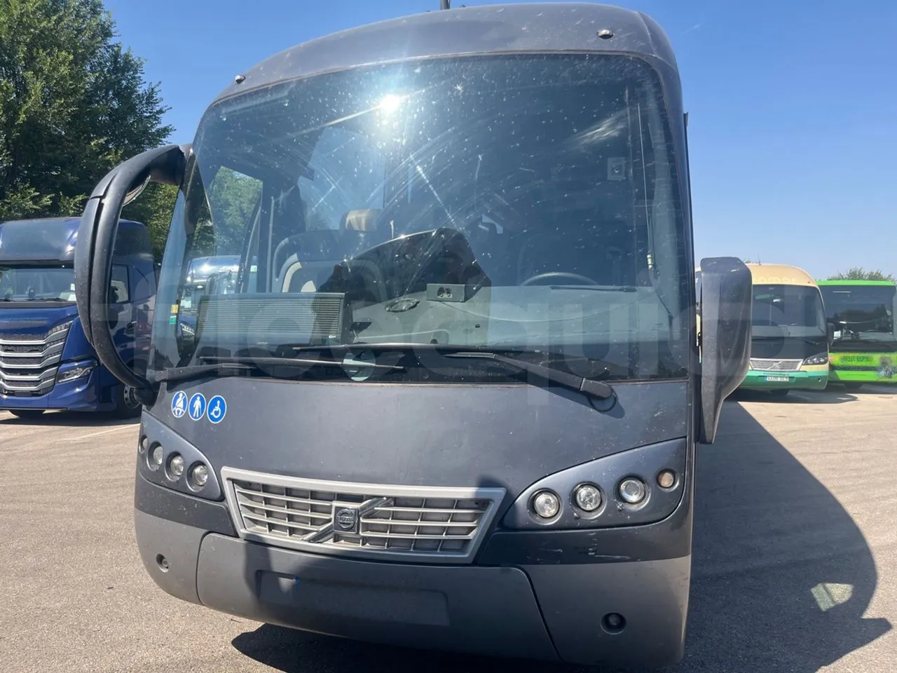 Volvo B12B 6X2 - EUR4 - 338kW -14.995m - front photo