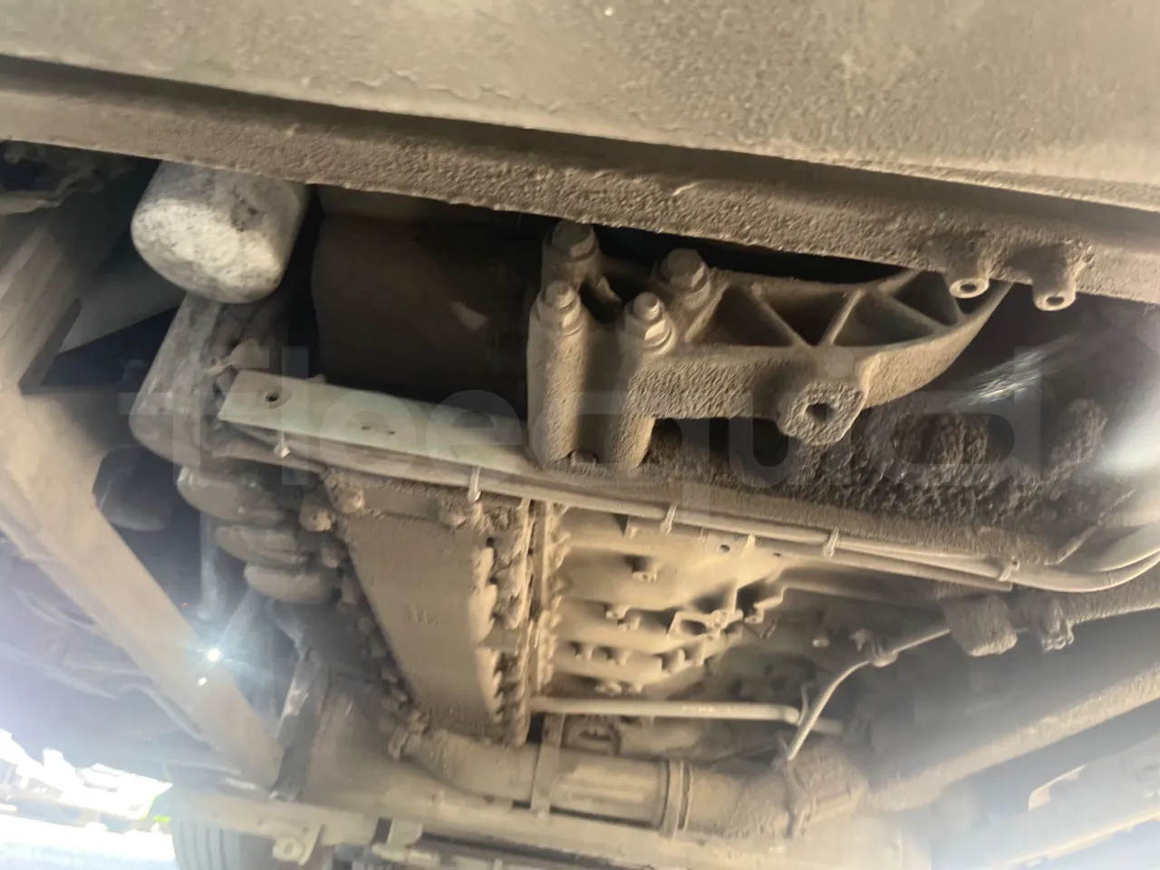 Volvo B12B 6X2 - EUR4 - 338kW -14.995m - front shock absorbers left