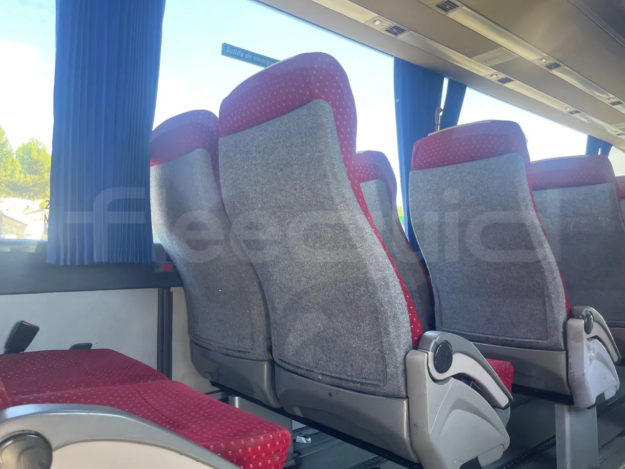 Volvo B12B 6X2 - EUR4 - 338kW -14.995m - handrails photo