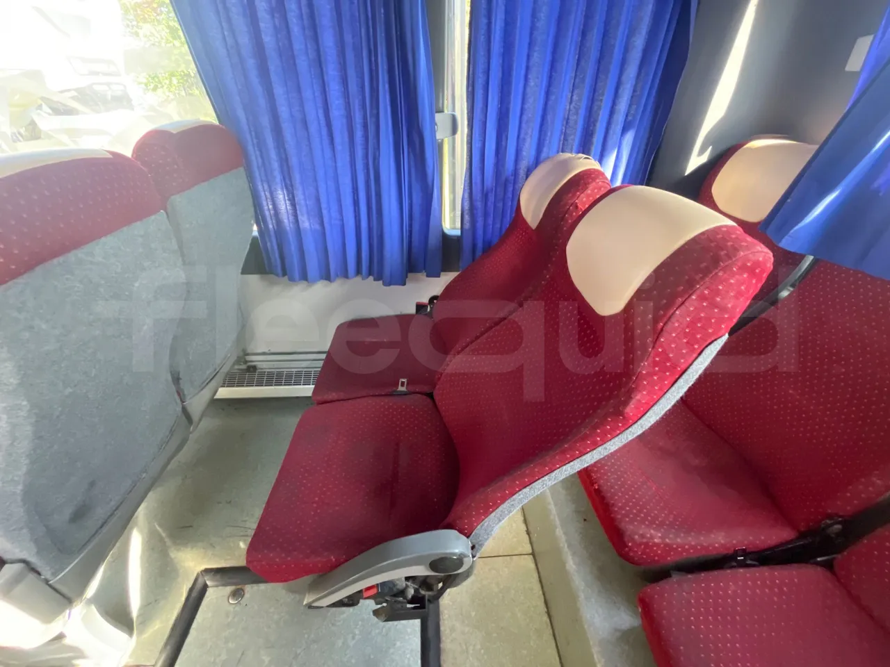 Volvo B12B 6X2 - EUR4 - 338kW -14.995m - floor hatches photo