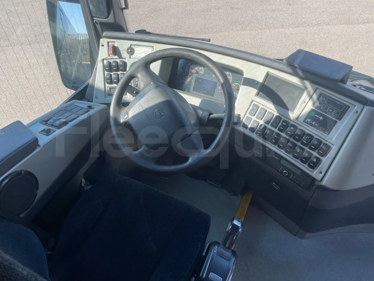 Volvo B12B 6X2 - EUR4 - 338kW -14.995m - roof hatch 2