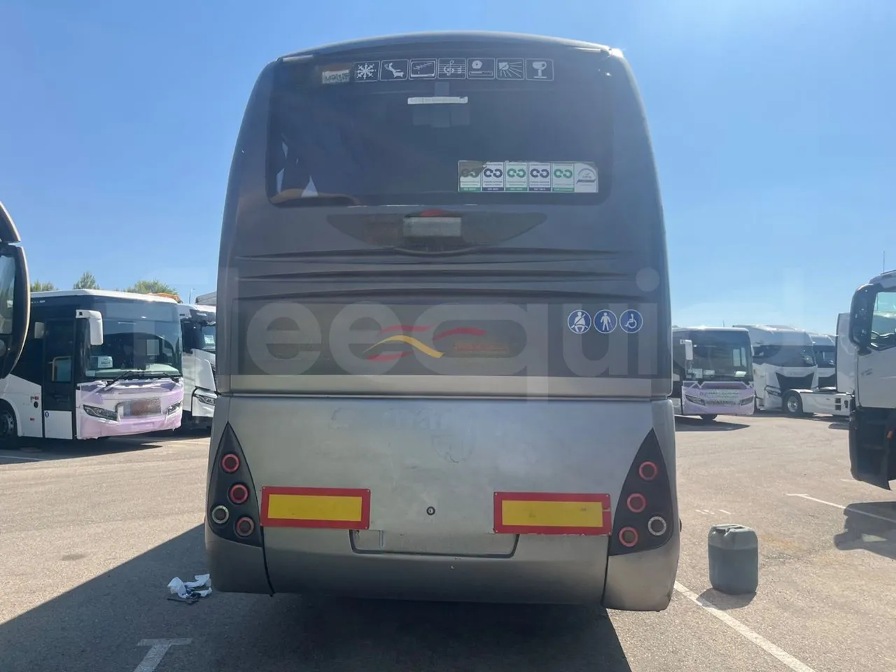 Volvo B12B 6X2 - EUR4 - 338kW -14.995m - luggage rack photo