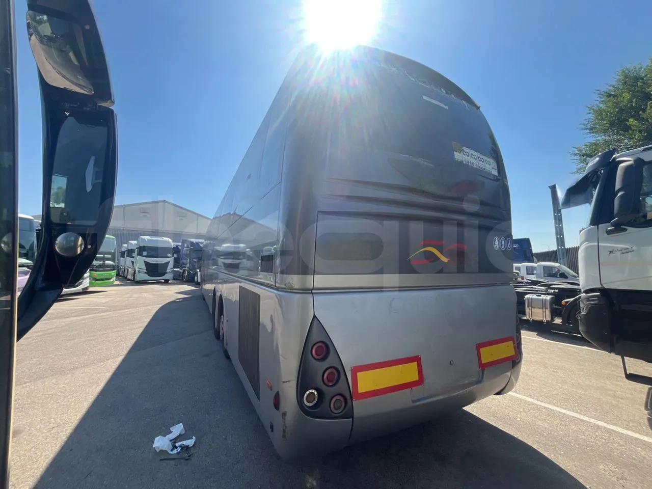 Volvo B12B 6X2 - EUR4 - 338kW -14.995m - left side photo