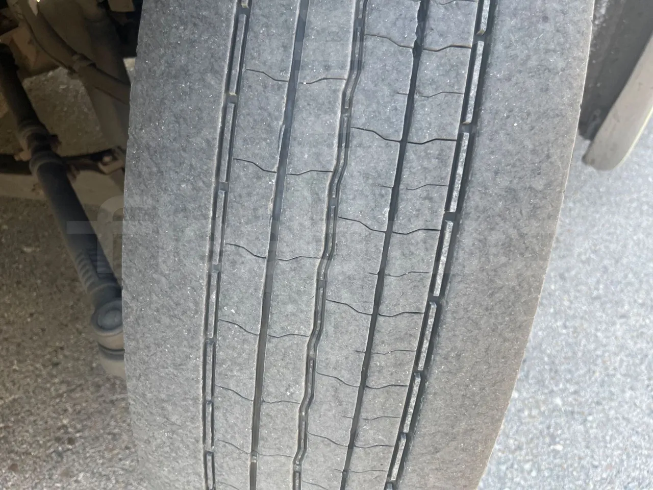Volvo B12B 6X2 - EUR4 - 338kW -14.995m - rear left tire photo