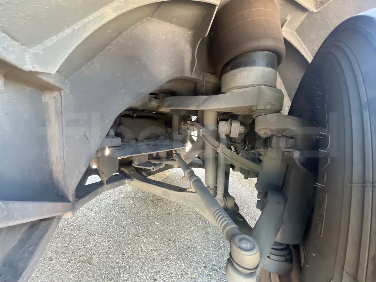 Volvo B12B 6X2 - EUR4 - 338kW -14.995m - front axle right side
