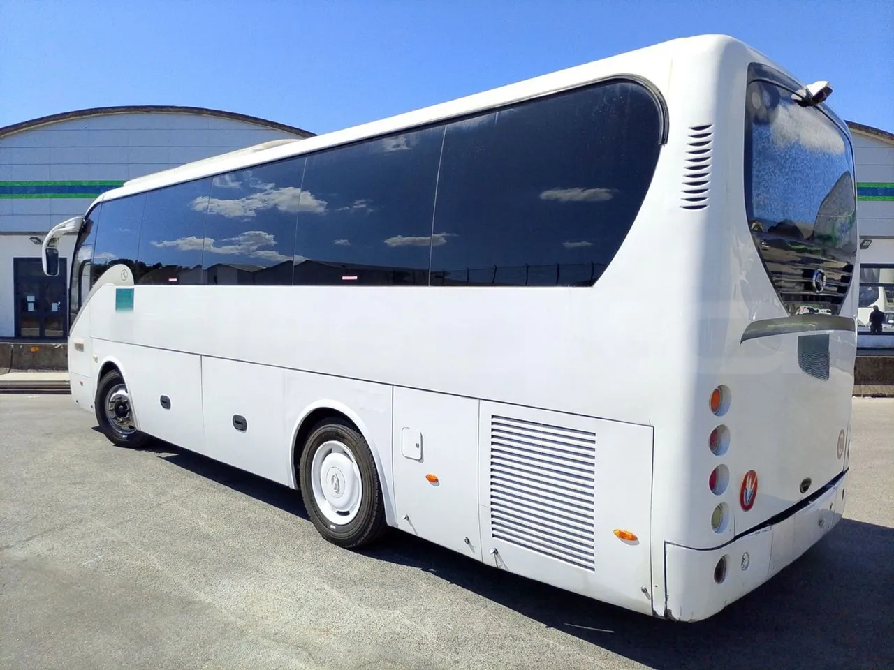 King Long XMQ6900 XIAMEN-EUR4-160Kw-8,995m - 3/4 left rear side