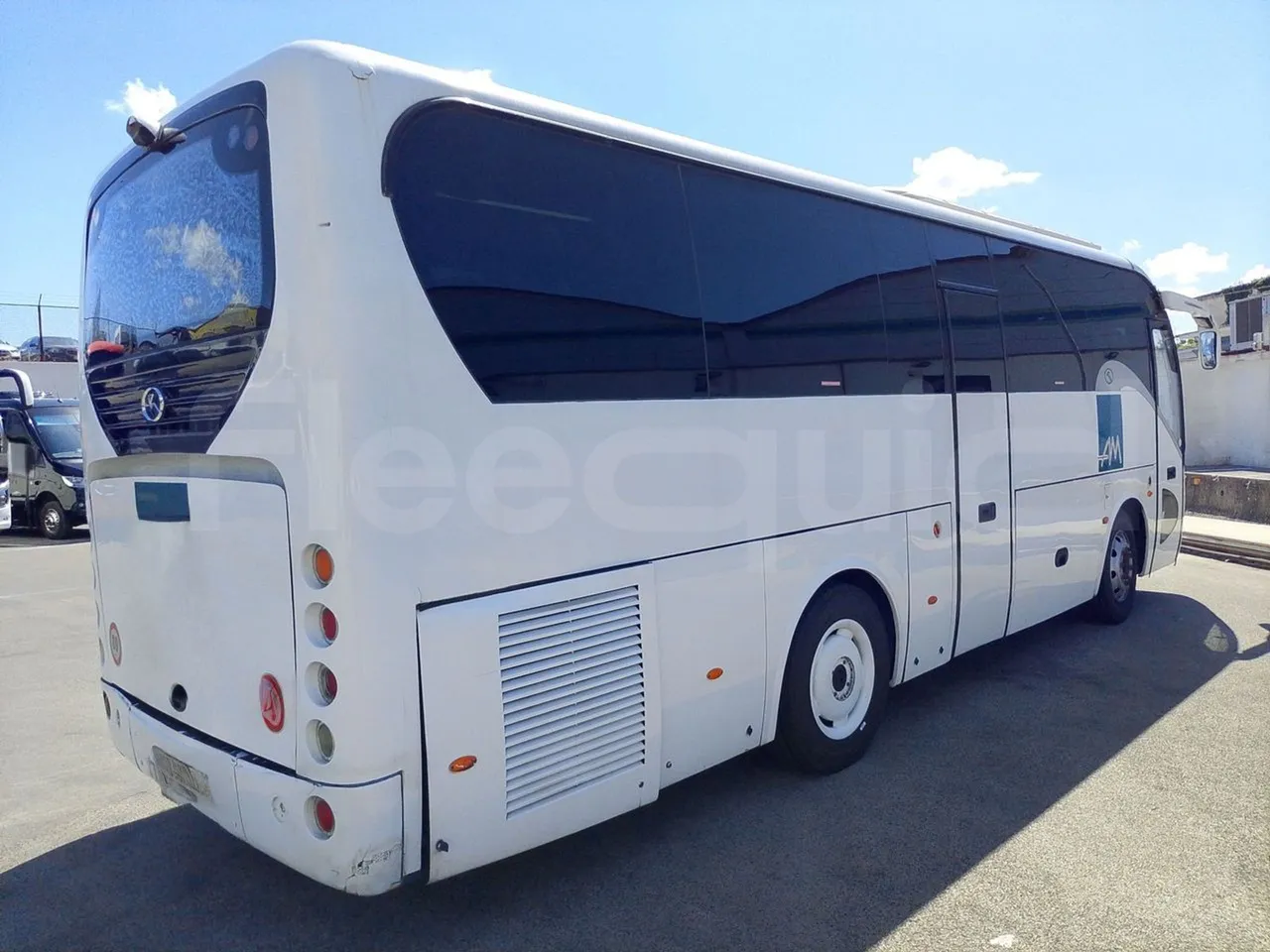 King Long XMQ6900 XIAMEN-EUR4-160Kw-8,995m - 3/4 right rear doors closed