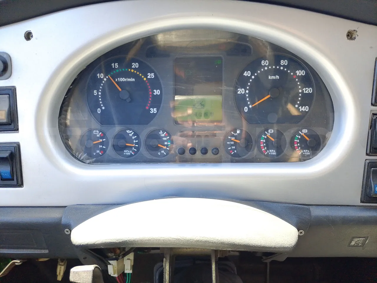 King Long XMQ6900 XIAMEN-EUR4-160Kw-8,995m - dashboard lights on