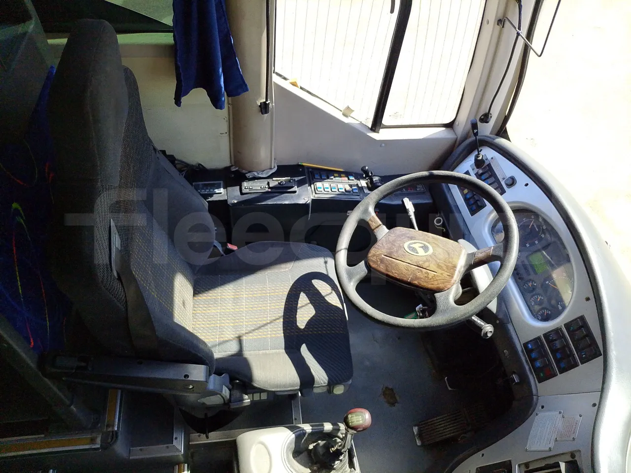 King Long XMQ6900 XIAMEN-EUR4-160Kw-8,995m - driver's seat photo (mandatory for bus to scrap)