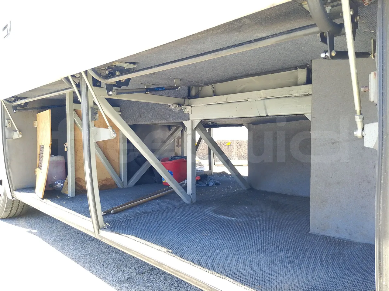 King Long XMQ6900 XIAMEN-EUR4-160Kw-8,995m - internal frame rust check