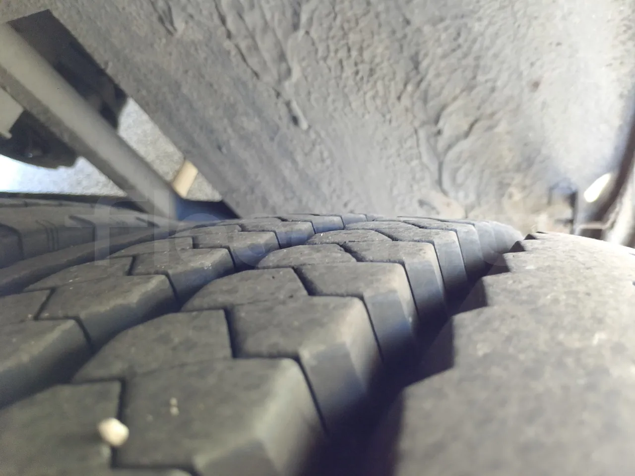 King Long XMQ6900 XIAMEN-EUR4-160Kw-8,995m - tread condition third axle tires right