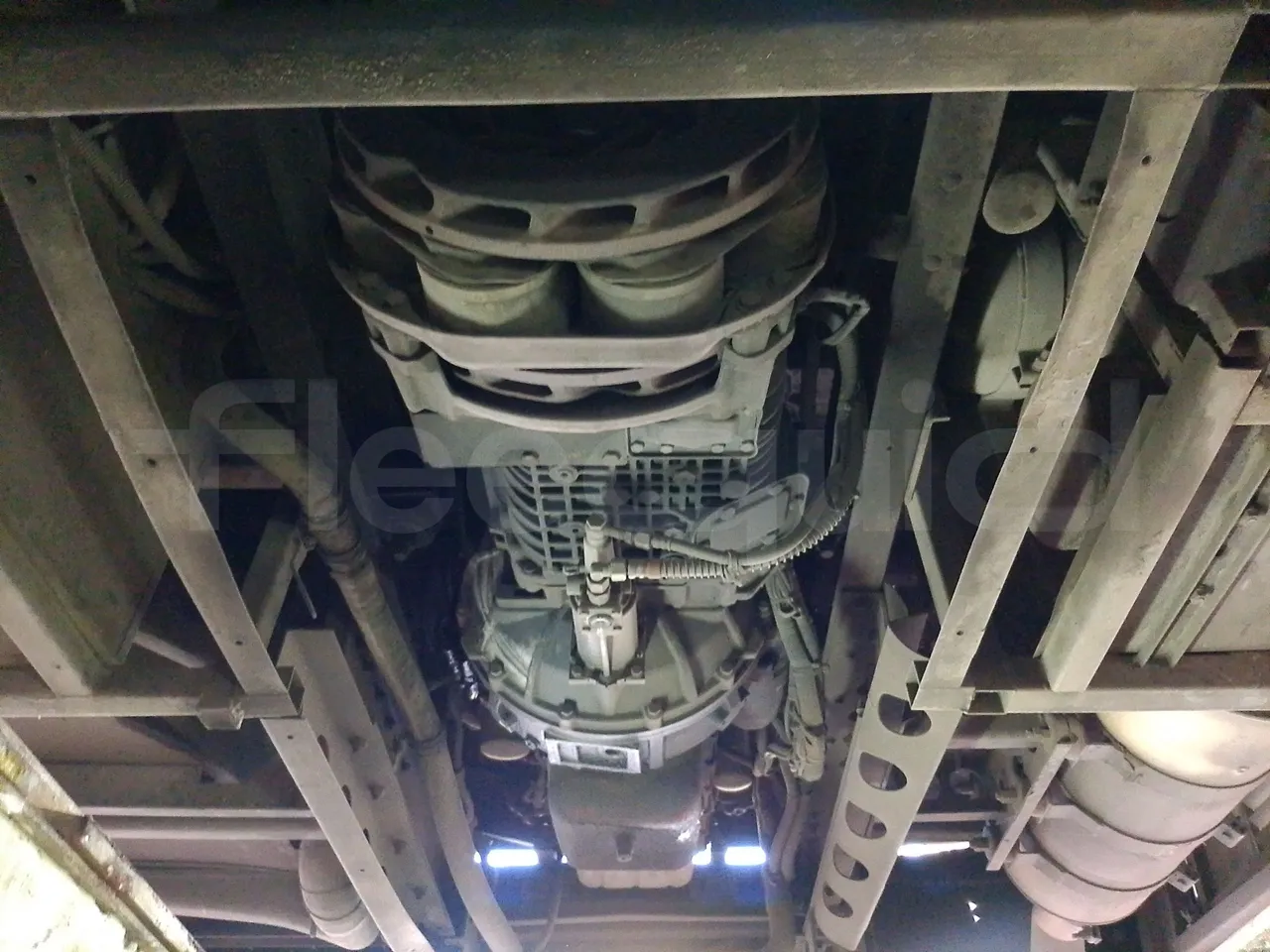 King Long XMQ6900 XIAMEN-EUR4-160Kw-8,995m - axle 3 air springs 1 right