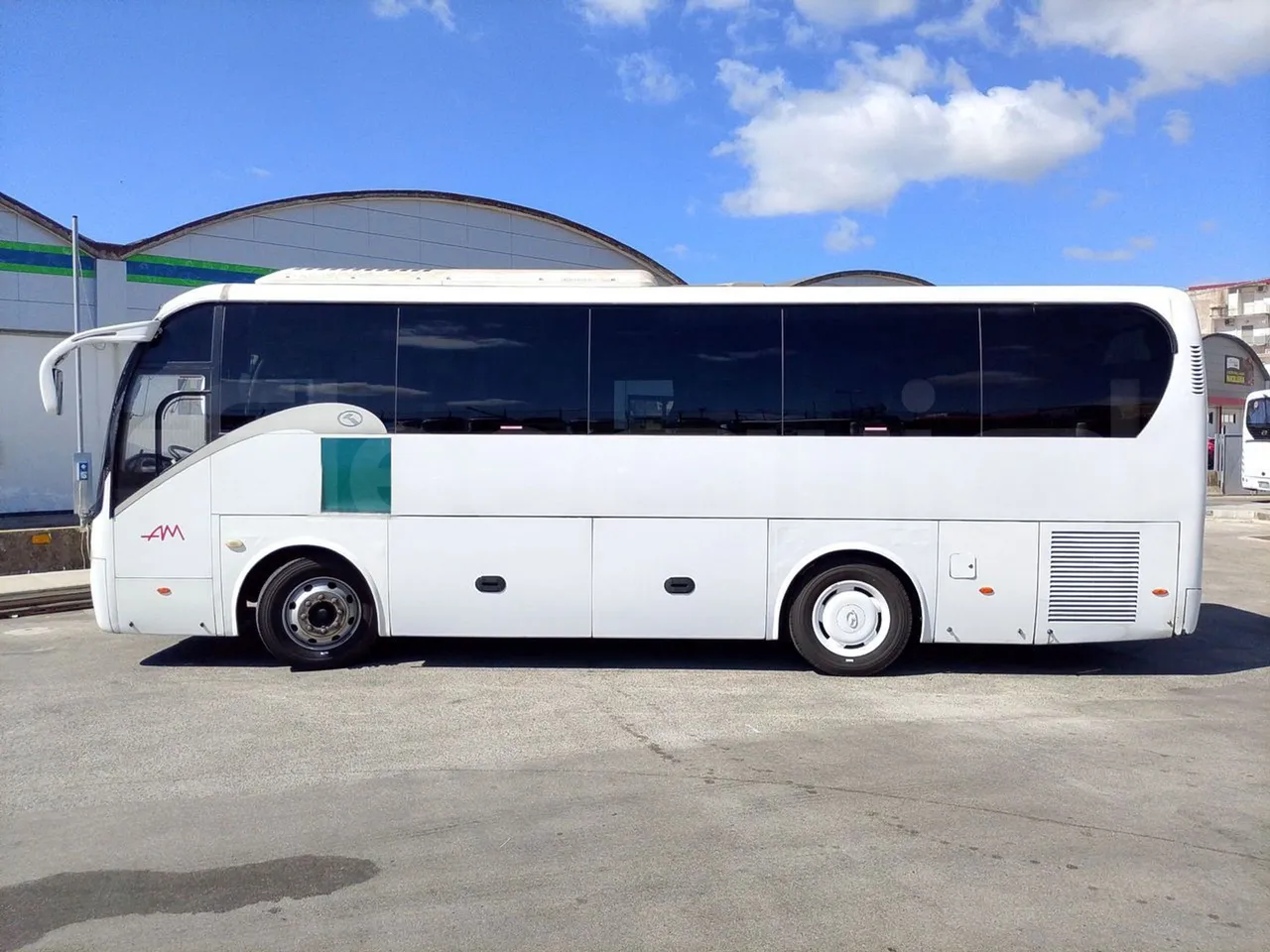 King Long XMQ6900 XIAMEN-EUR4-160Kw-8,995m - left side photo