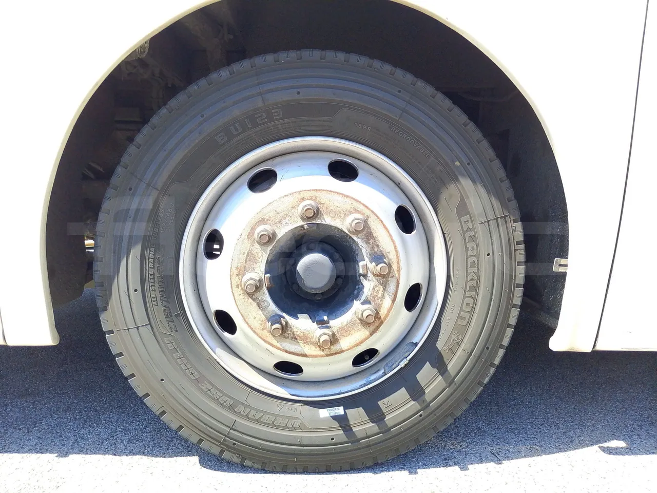 King Long XMQ6900 XIAMEN-EUR4-160Kw-8,995m - front left tire measurements