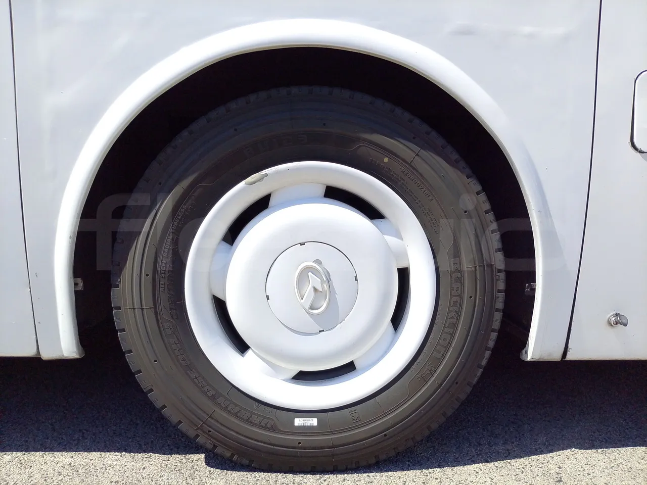 King Long XMQ6900 XIAMEN-EUR4-160Kw-8,995m - rear left tire photo