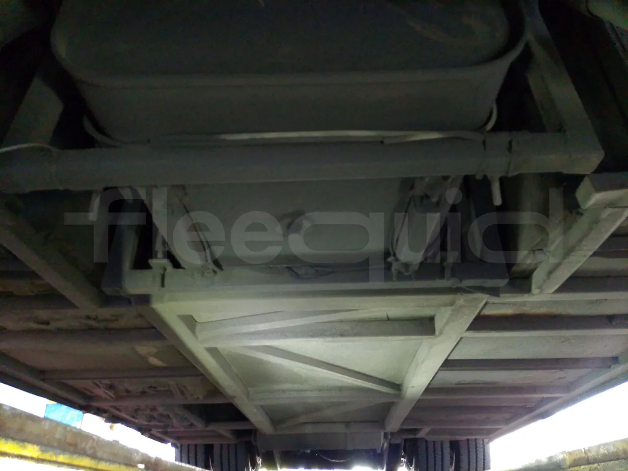 King Long XMQ6900 XIAMEN-EUR4-160Kw-8,995m - central undercarriage photo