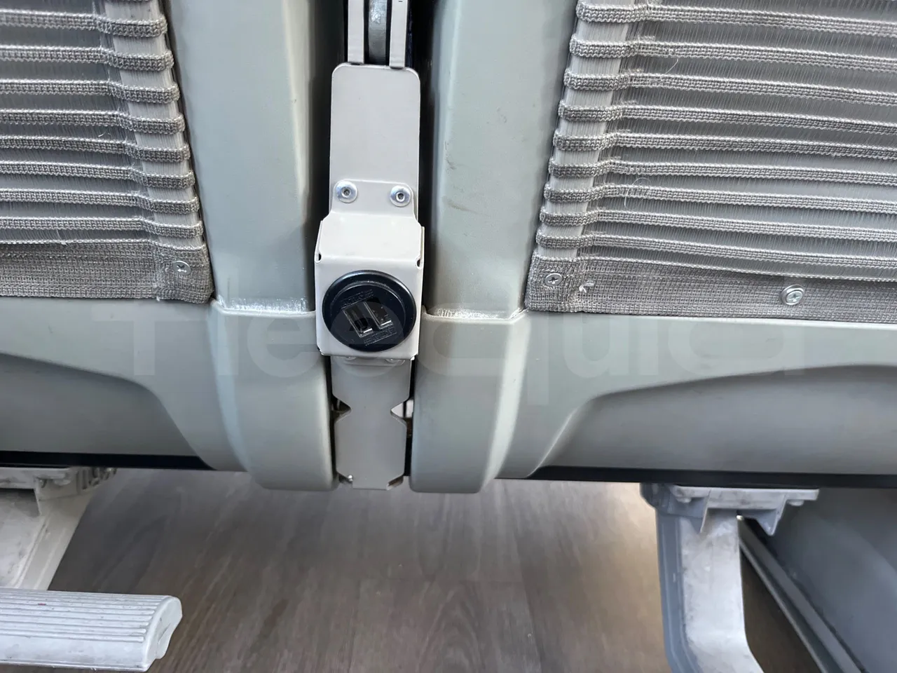 Irizar i6 AD2 I6 13.35- EUR6 - 320kW - 12.92m - usb charging detail