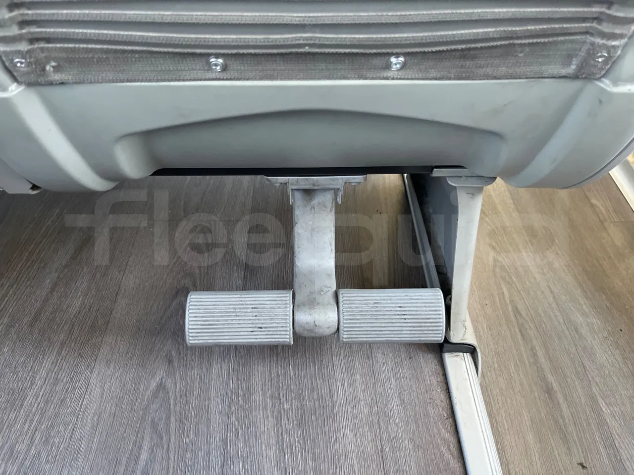 Irizar i6 AD2 I6 13.35- EUR6 - 320kW - 12.92m - footrest detail photo