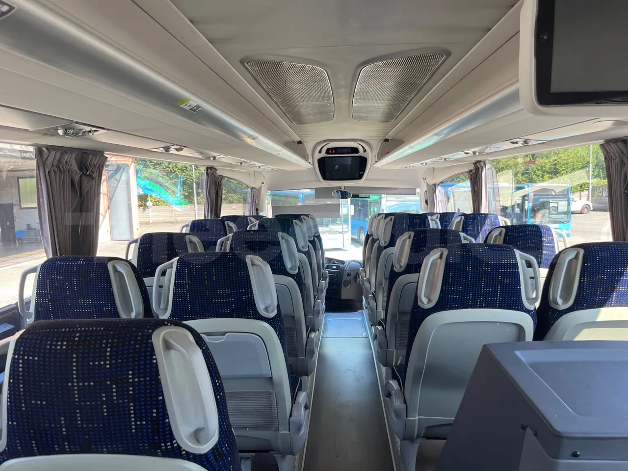 Irizar i6 AD2 I6 13.35- EUR6 - 320kW - 12.92m - forward view middle aisle