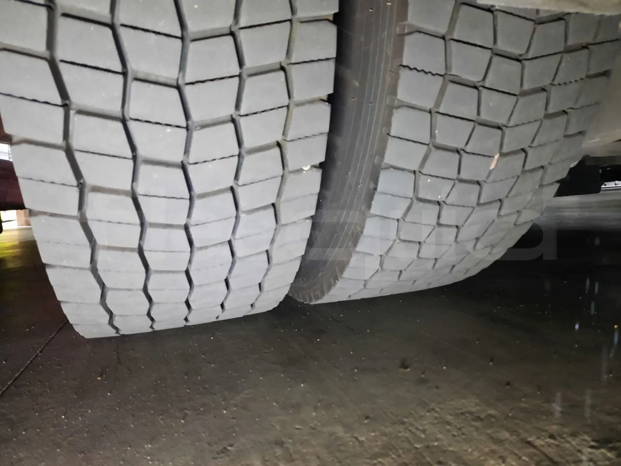 Irizar i6 - Second Axle Right Side: Tyre Tread