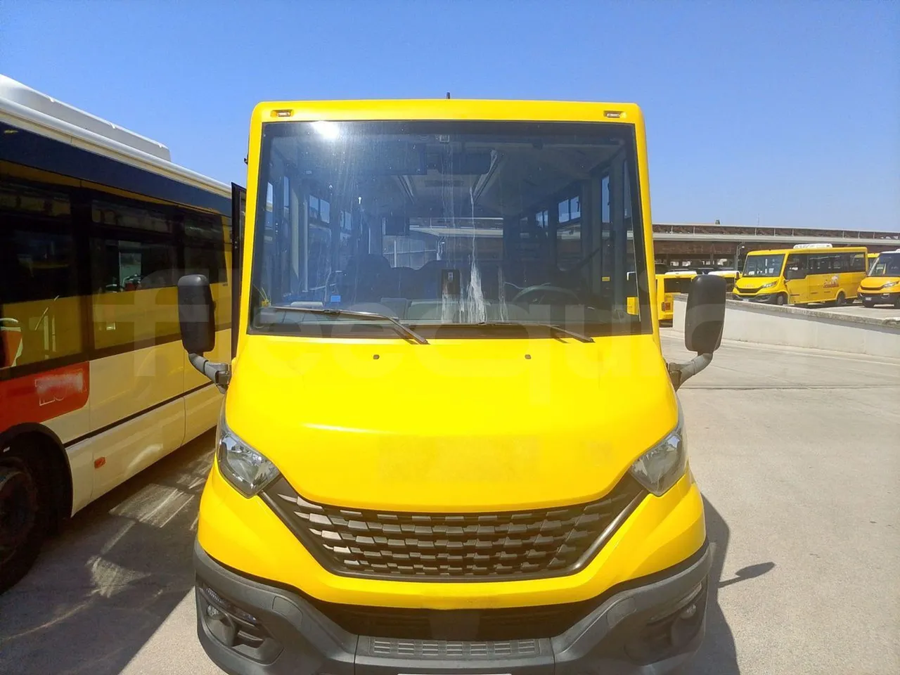 Iveco Indcar WGIVMY11 MOBI SCUOLABUS - EUR6 - 100Kw - 8,592m - front photo