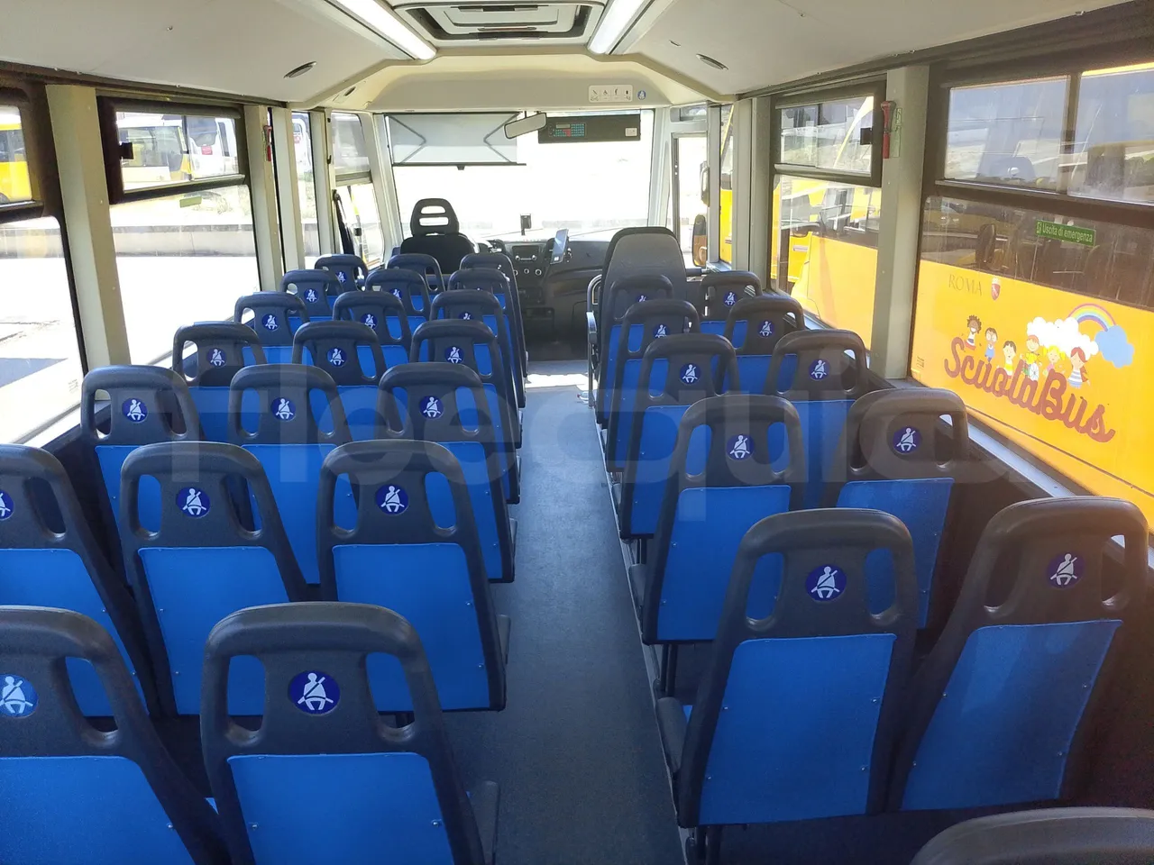 Iveco Indcar WGIVMY11 MOBI SCUOLABUS - EUR6 - 100Kw - 8,592m - forward view middle aisle