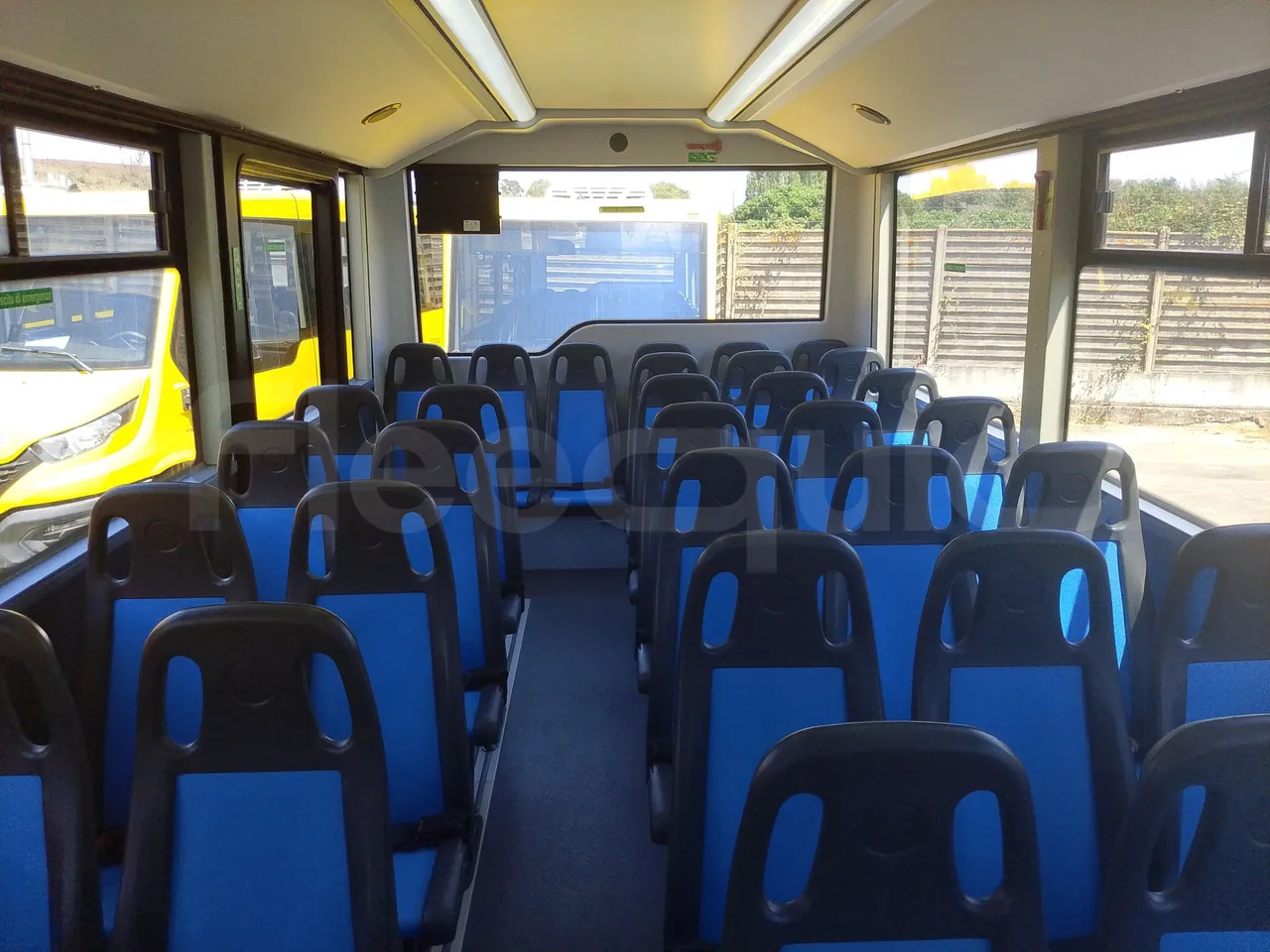 Iveco Indcar WGIVMY11 MOBI SCUOLABUS - EUR6 - 100Kw - 8,592m - reverse view middle aisle