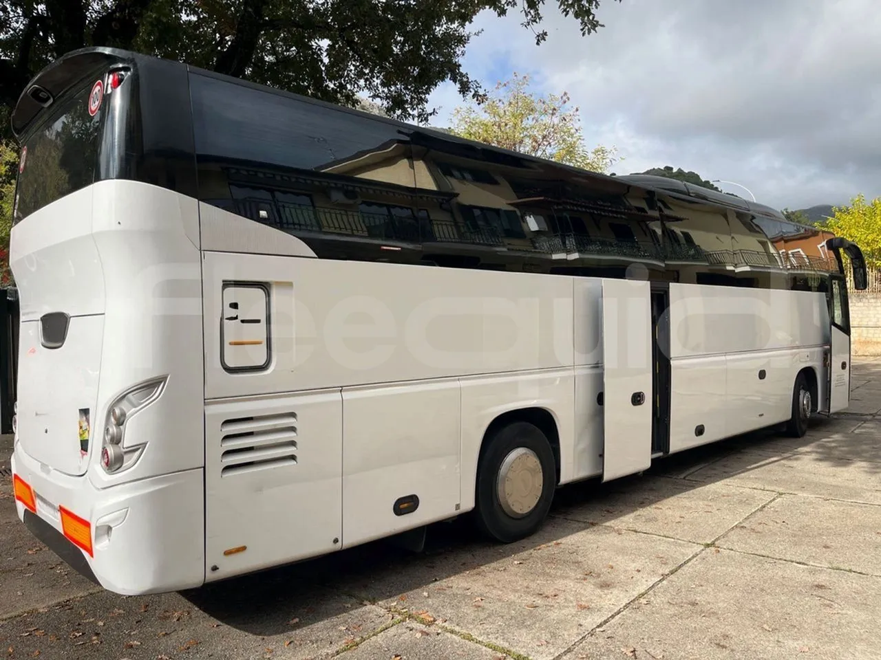 Vdl Futura FHD2129.410 -EUR5-300kW -12.875m - 3/4 right rear doors open