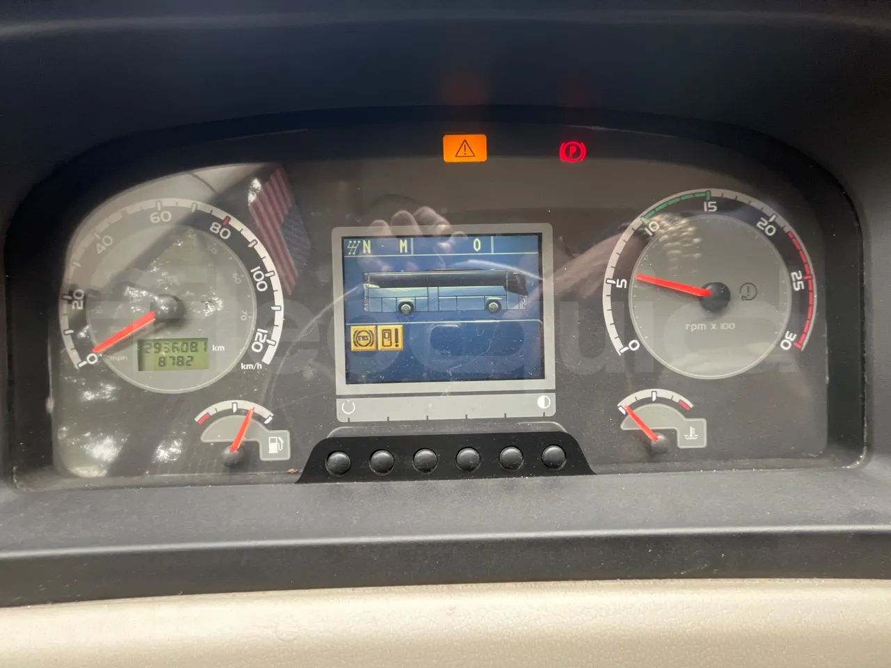 Vdl Futura FHD2129.410 -EUR5-300kW -12.875m - dashboard lights on