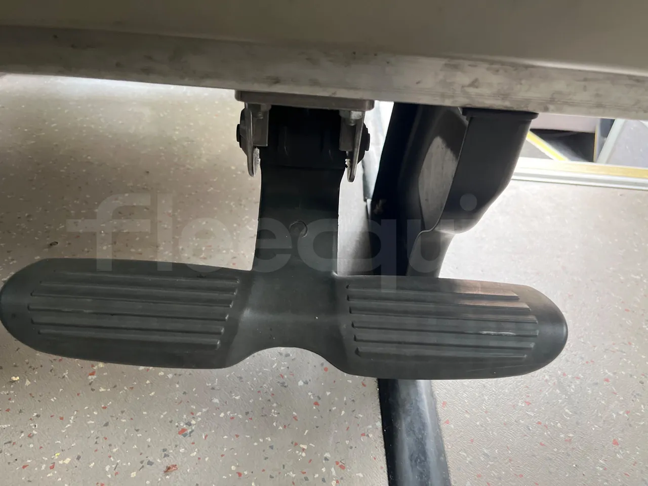 Vdl Futura FHD2129.410 -EUR5-300kW -12.875m - footrest detail photo