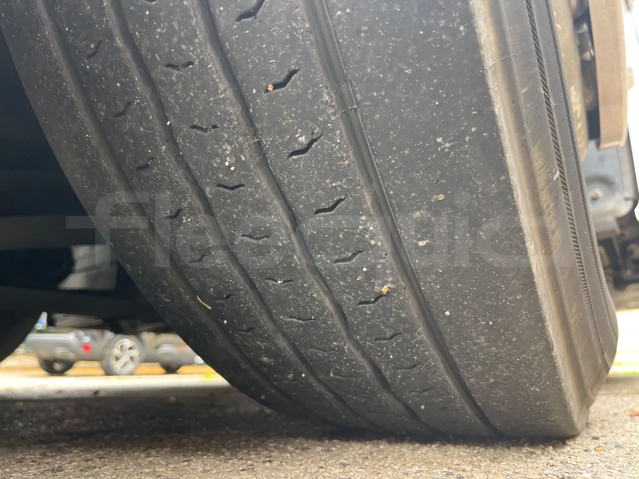 Vdl Futura FHD2129.410 -EUR5-300kW -12.875m - tread condition front tires right