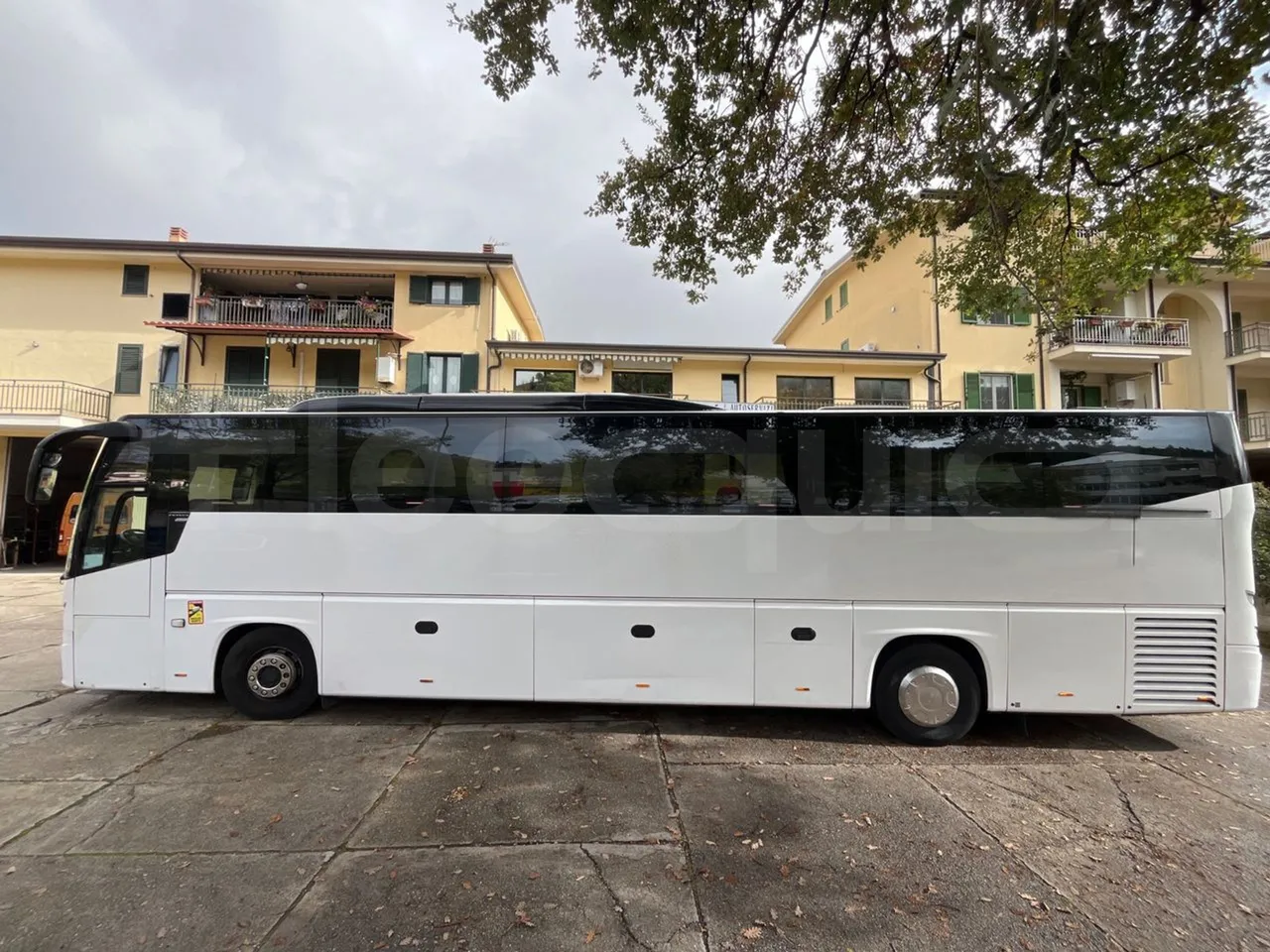 Vdl Futura FHD2129.410 -EUR5-300kW -12.875m - left side photo