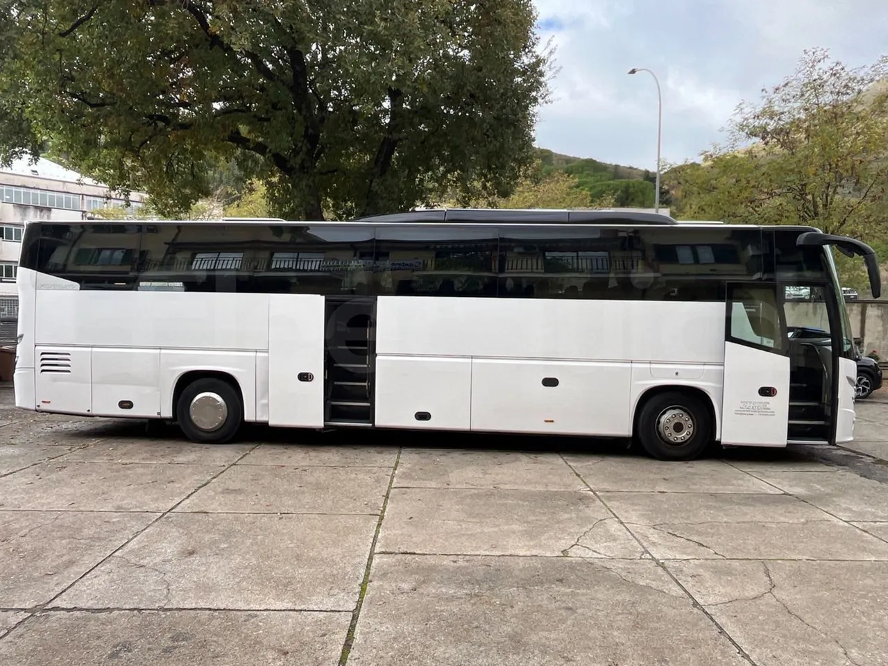 Vdl Futura FHD2129.410 -EUR5-300kW -12.875m - right side doors open