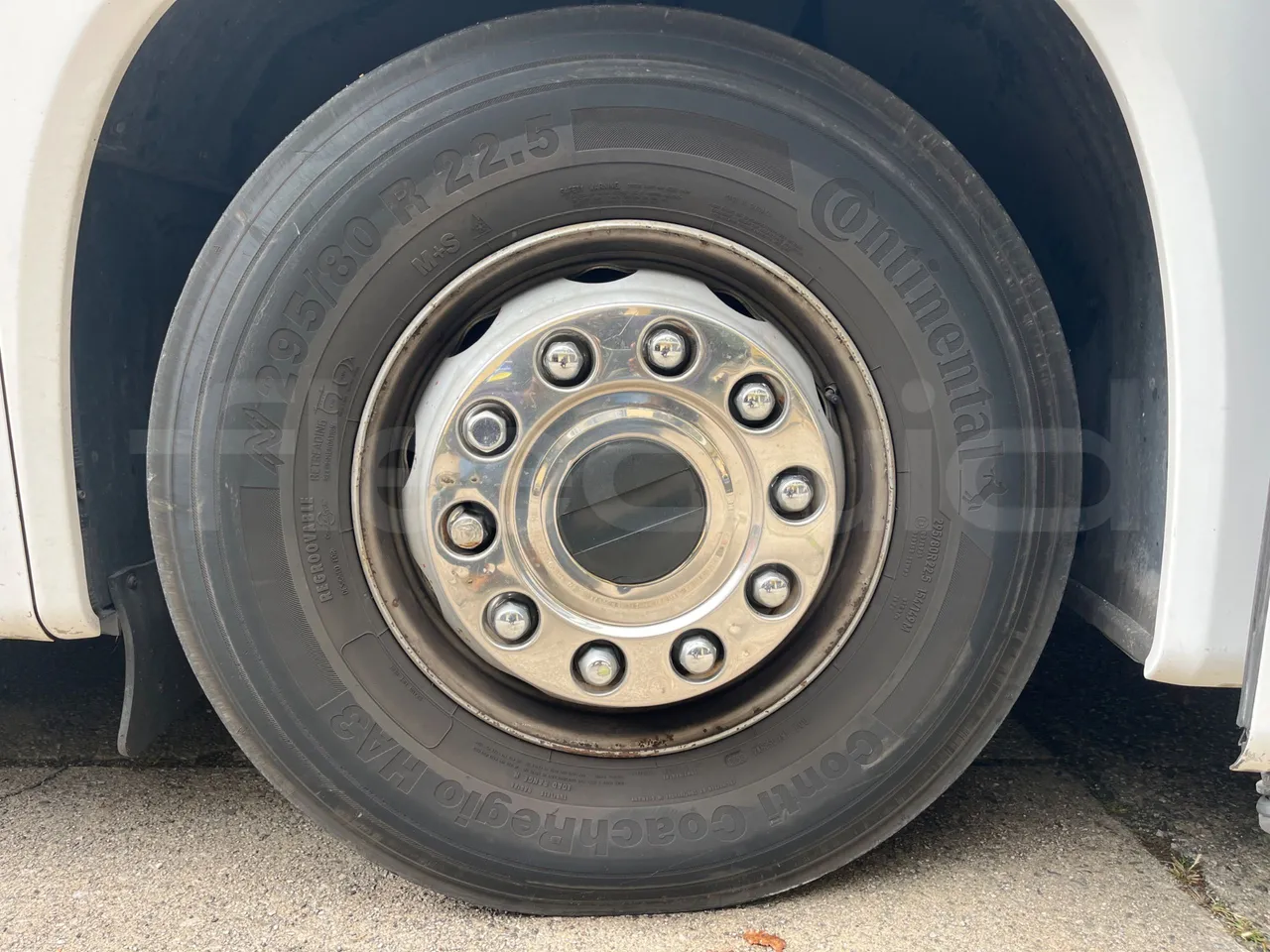 Vdl Futura FHD2129.410 -EUR5-300kW -12.875m - front left tire measurements