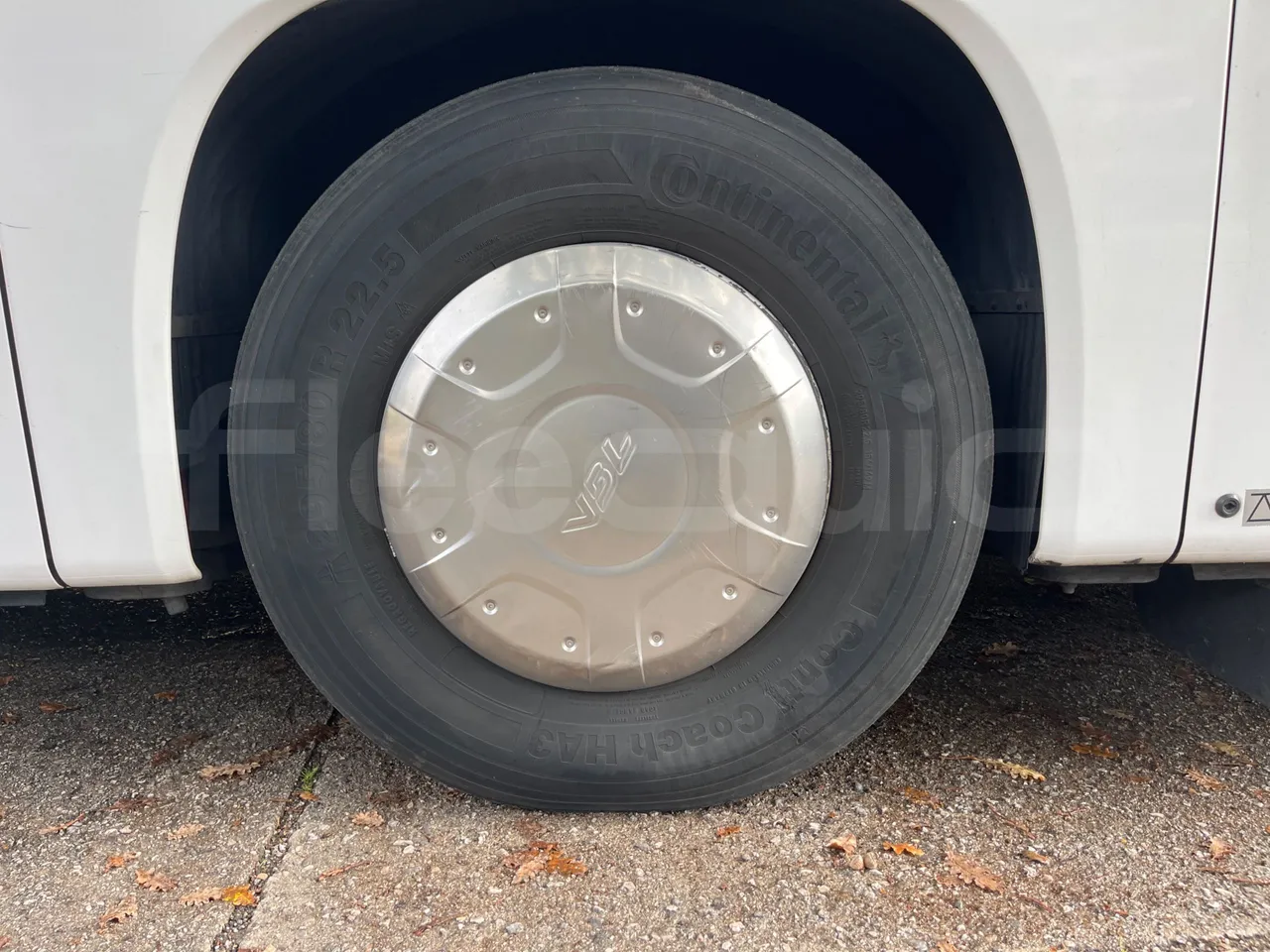 Vdl Futura FHD2129.410 -EUR5-300kW -12.875m - rear left tire photo