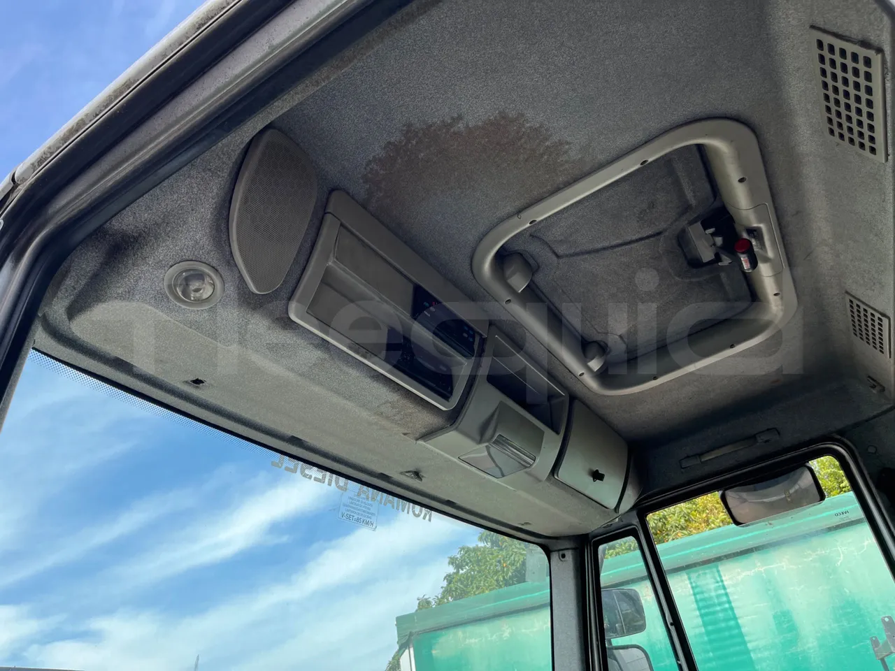 Iveco Eurocargo 150 - EUR3 -154kW - 8.335m - radio accessories photo
