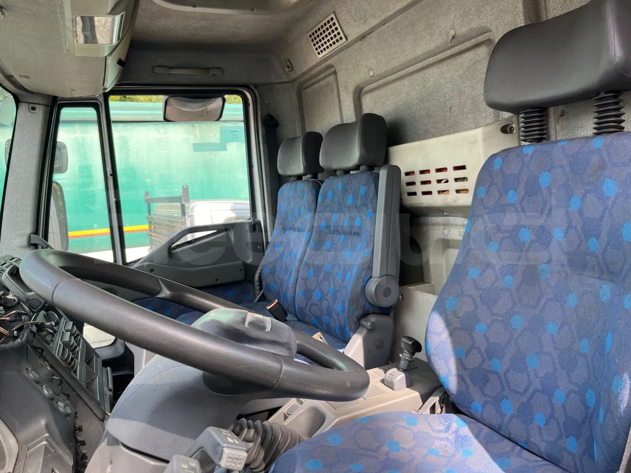Iveco Eurocargo 150 - EUR3 -154kW - 8.335m - forward view all seats last row height