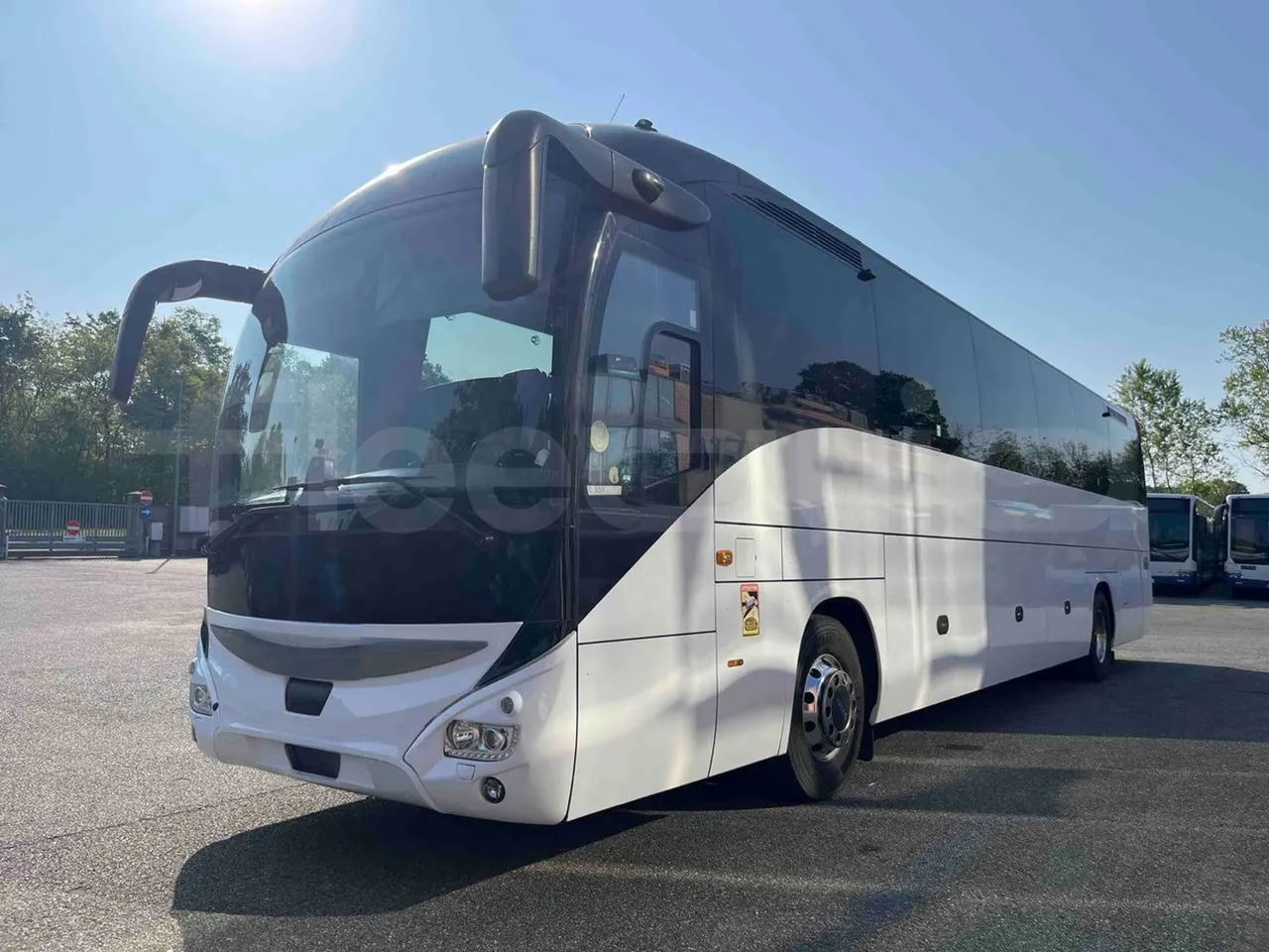 Iveco Magelys - 3/4 front left