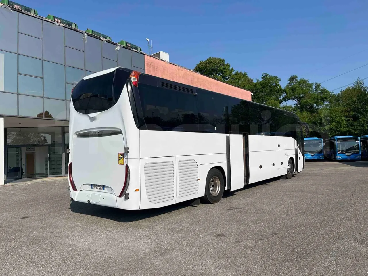Iveco Magelys - 3/4 right rear doors open