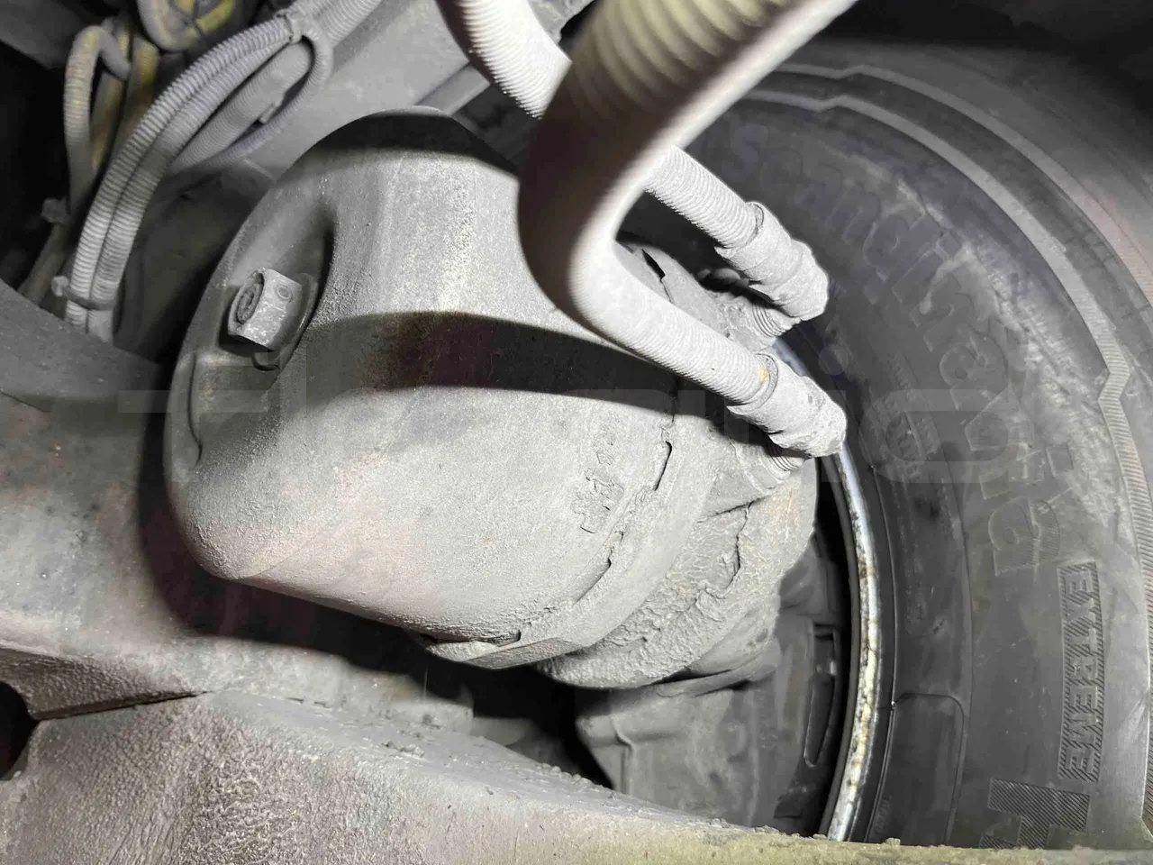 Iveco Magelys - axle 2 caliper brakes right