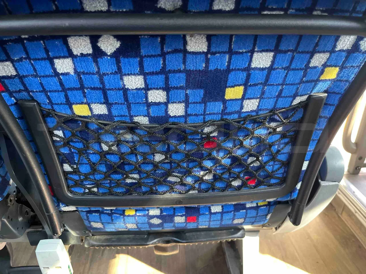 Iveco Magelys - mesh detail photo
