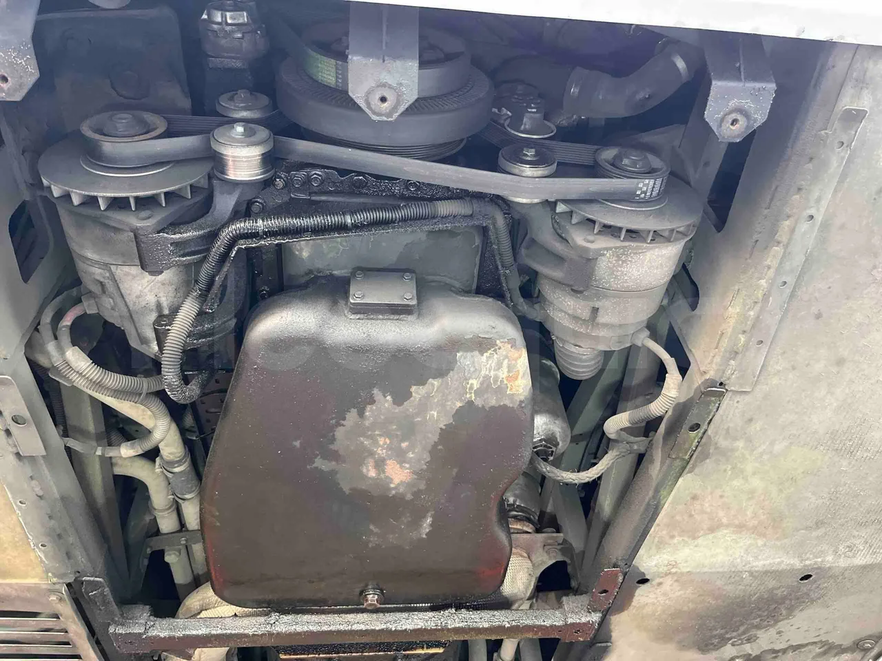 Iveco Magelys - engine without protection
