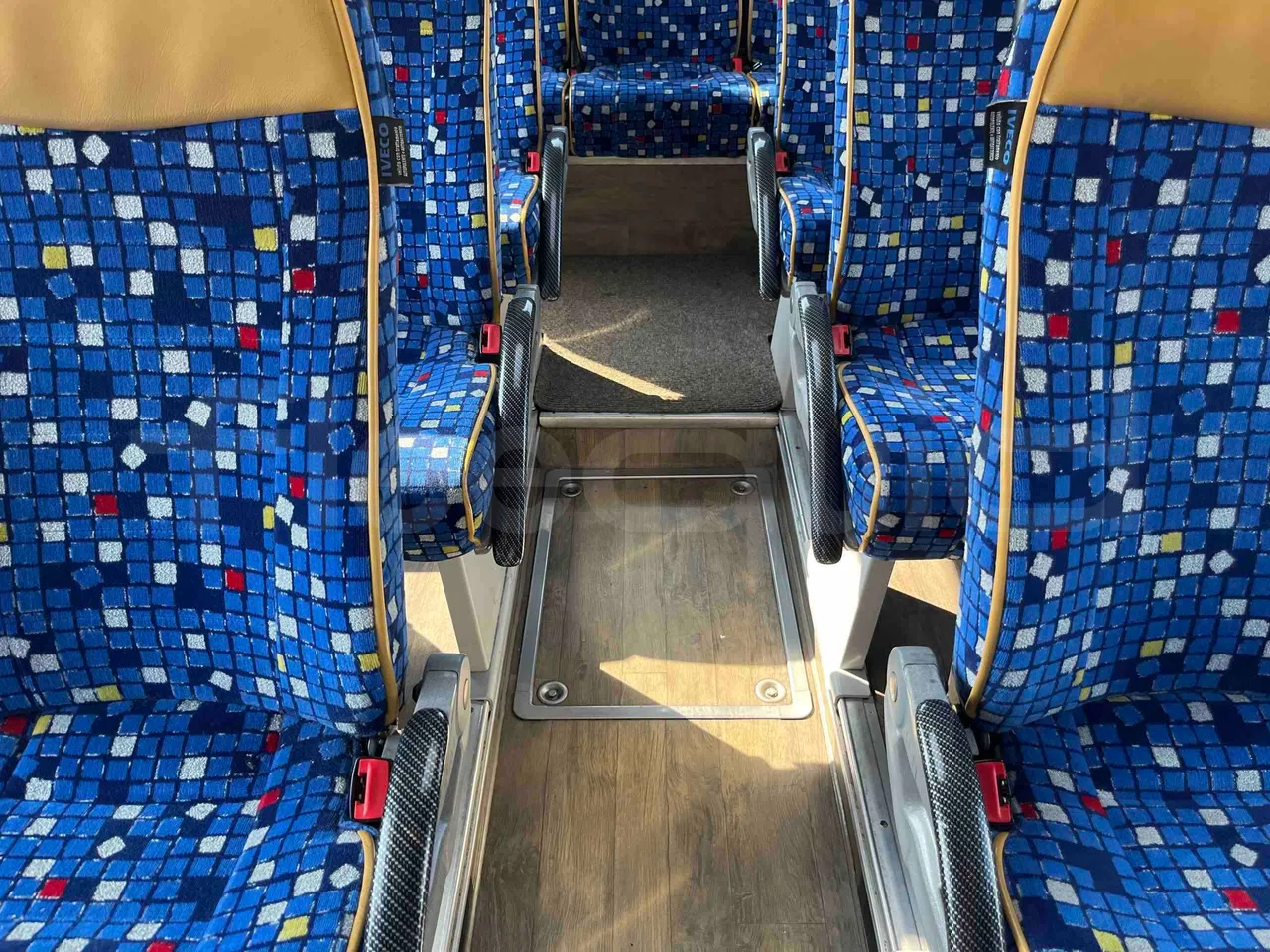 Iveco Magelys - floor hatches photo