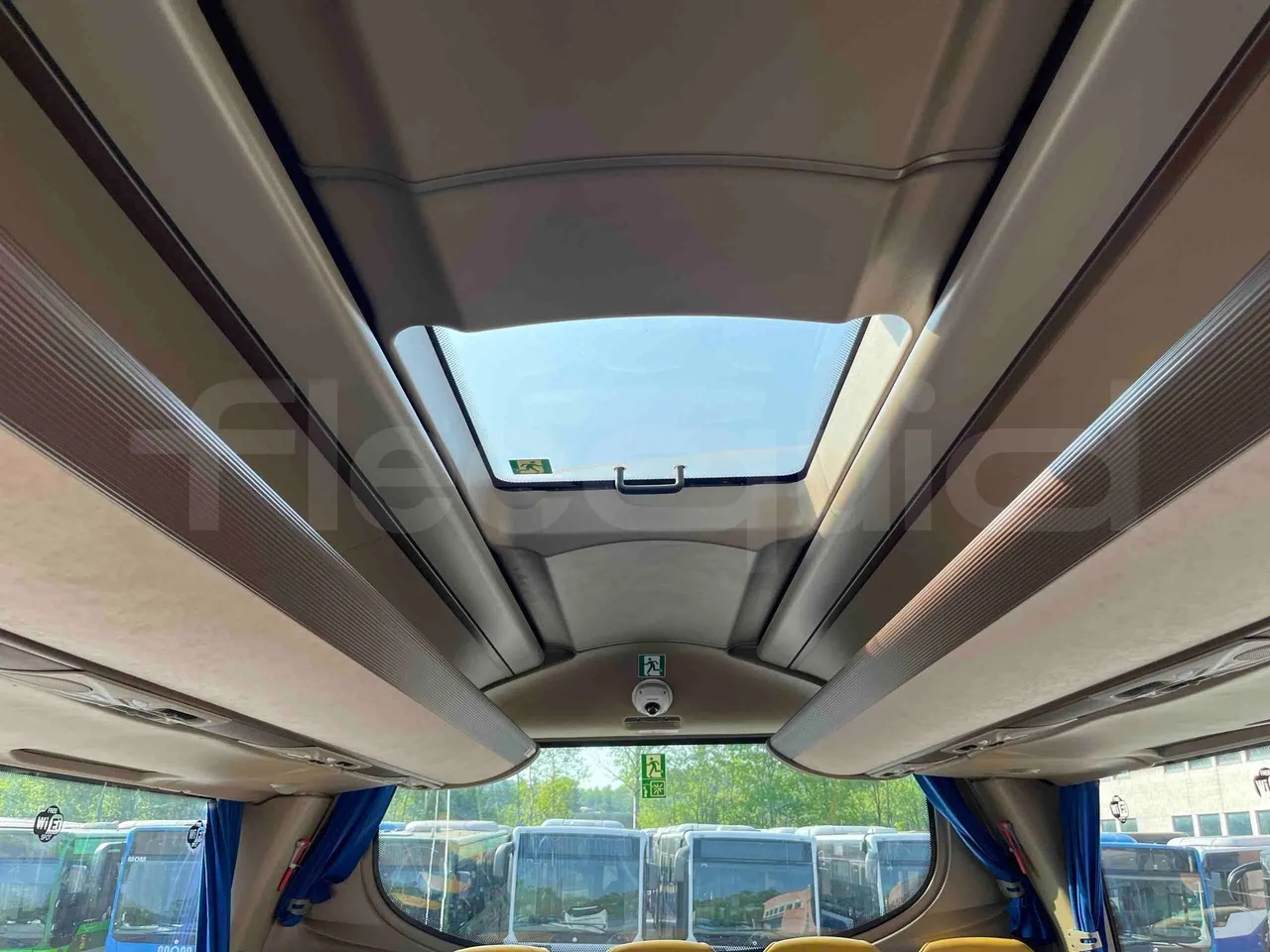 Iveco Magelys - roof hatch 1