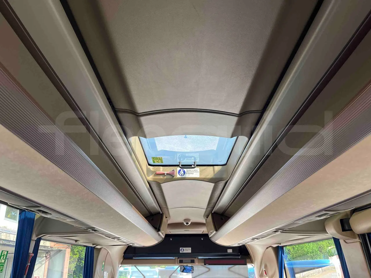 Iveco Magelys - roof hatch 2