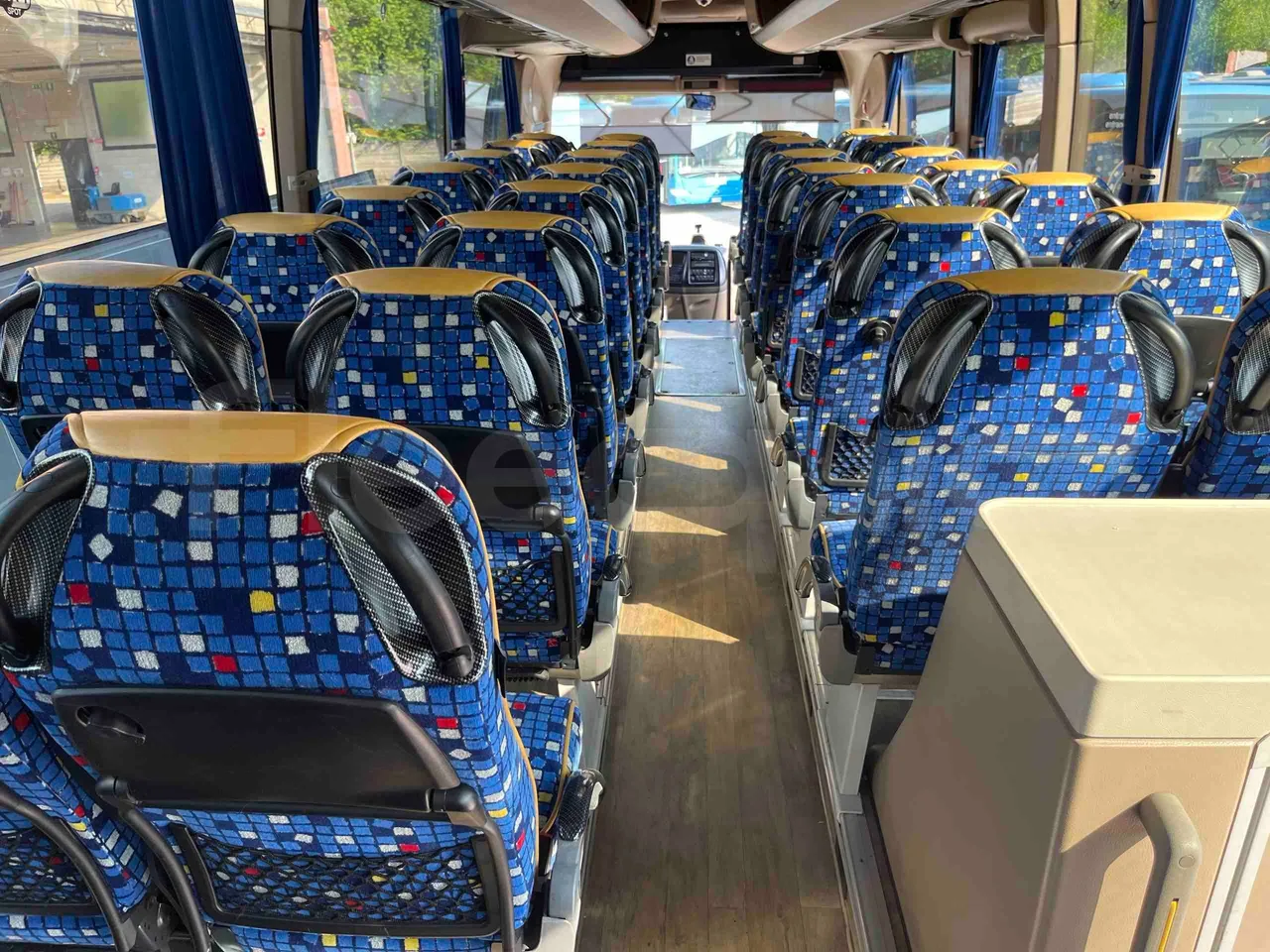 Iveco Magelys - forward view middle aisle