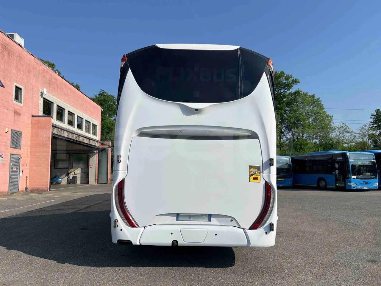 Iveco Magelys - rear hatch closed