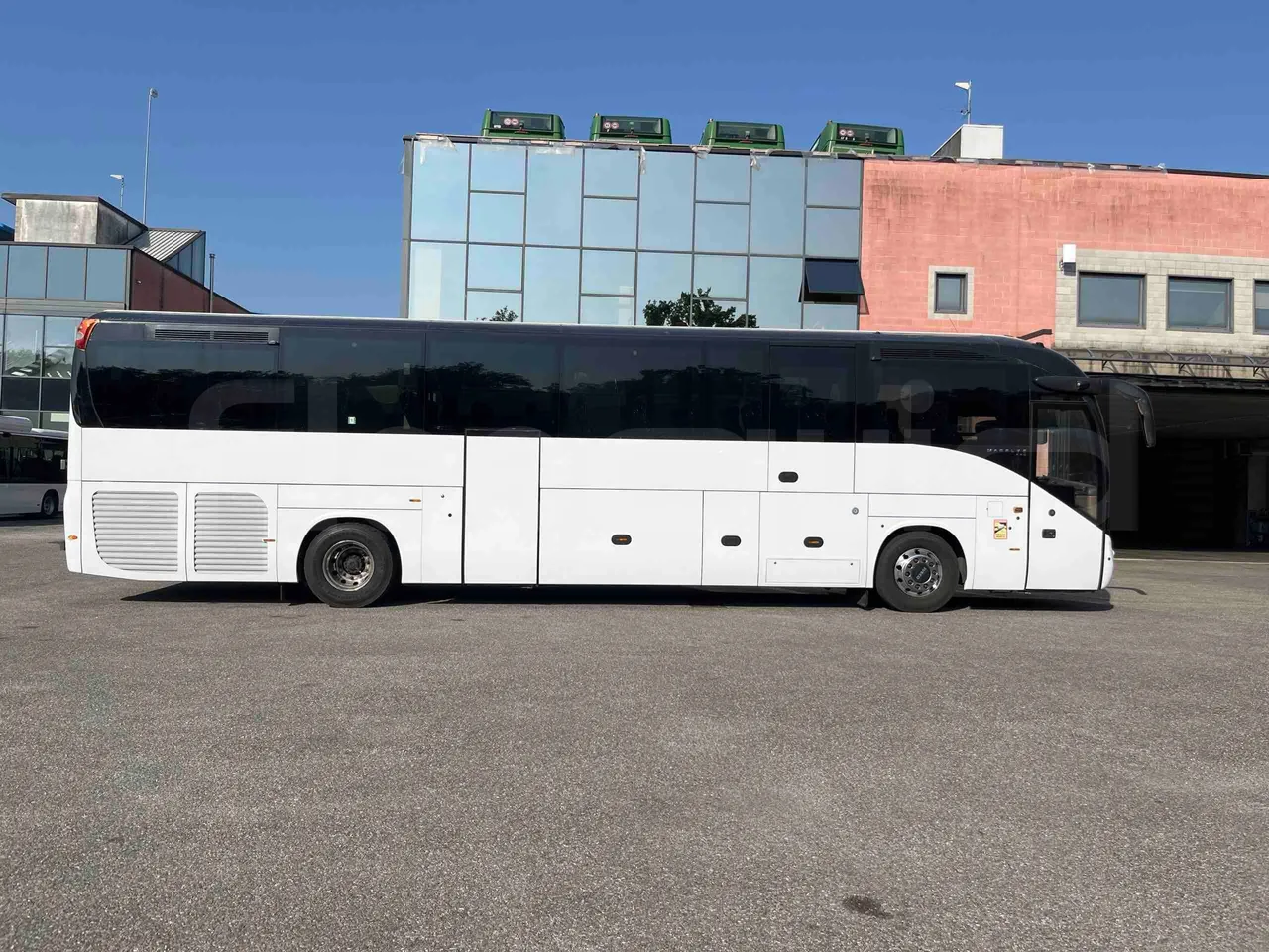 Iveco Magelys - right side doors closed