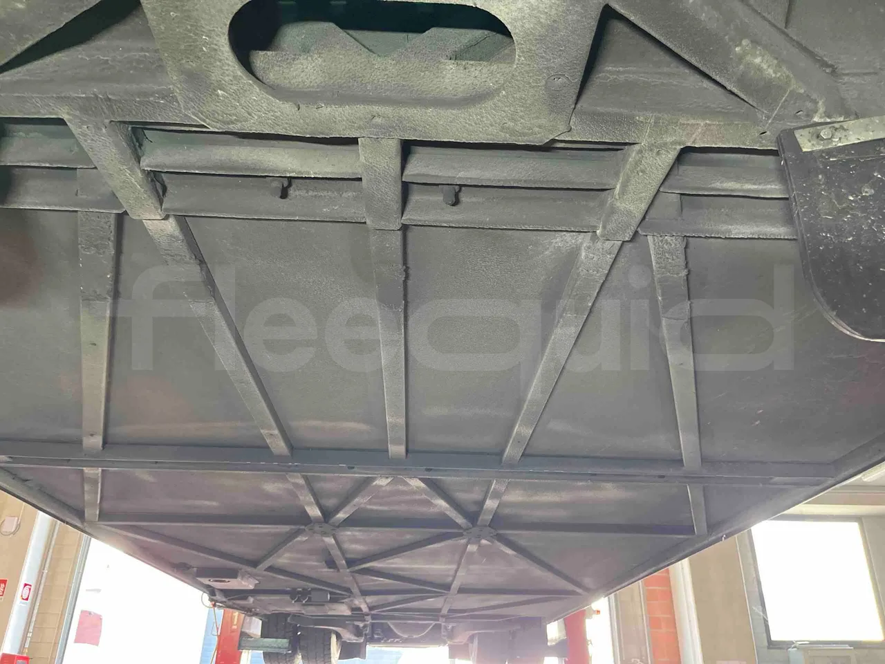 Iveco Magelys - central undercarriage photo