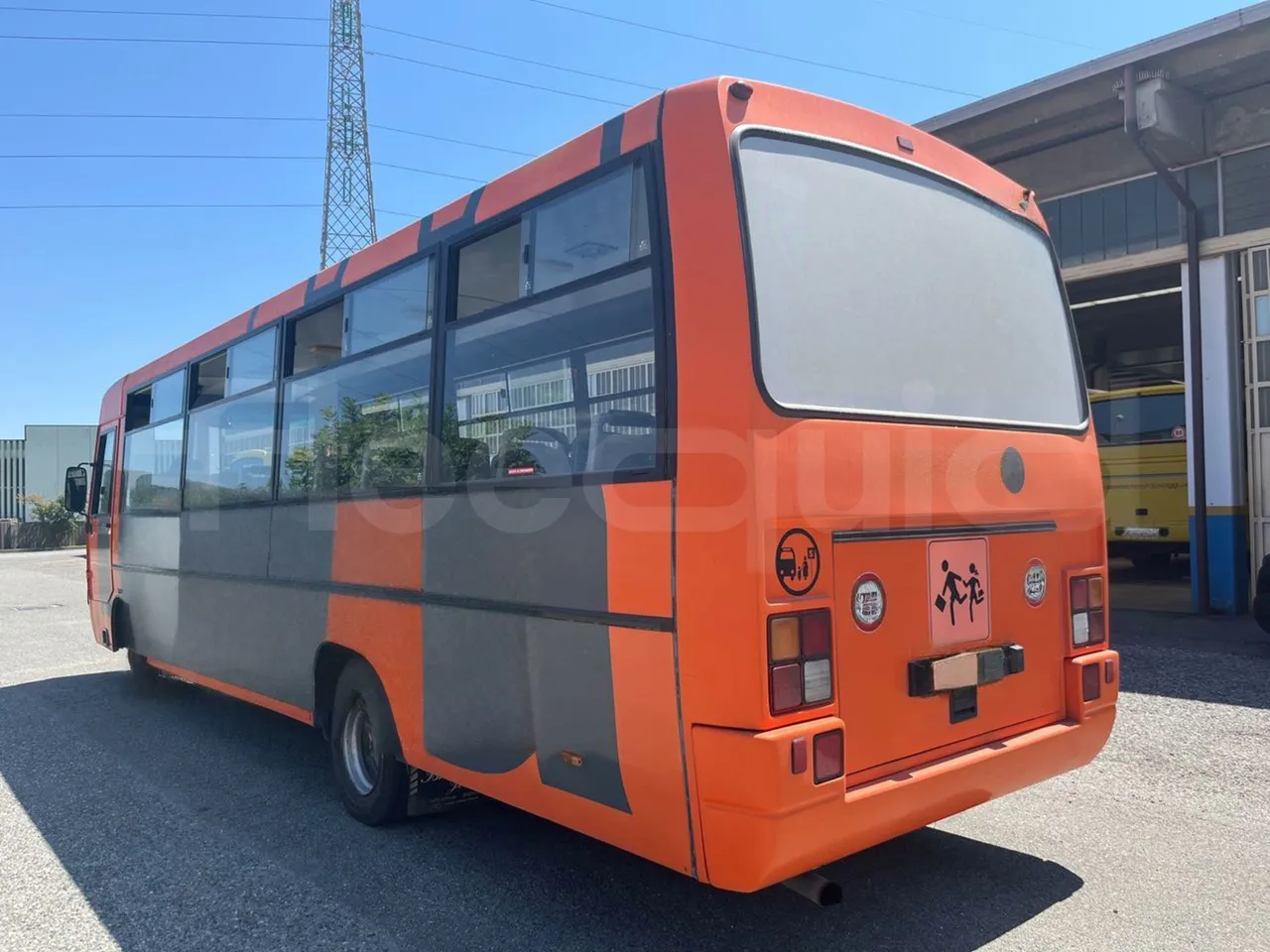 Iveco Cacciamali Tema161-2/ Euro 2 - 130 Kw - 9,195 Mt - 3/4 left rear side